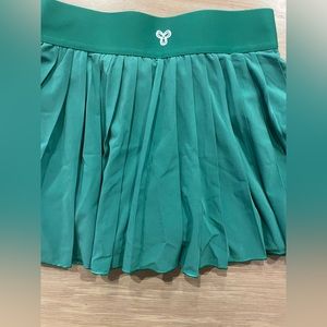 Aritzia TNA Micro Tennis Skirt